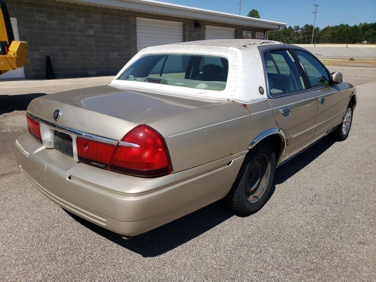 Photo 4 from auction – 2000 MERCURY GRAND MARQ with VIN 2MEFM74W9YX715523