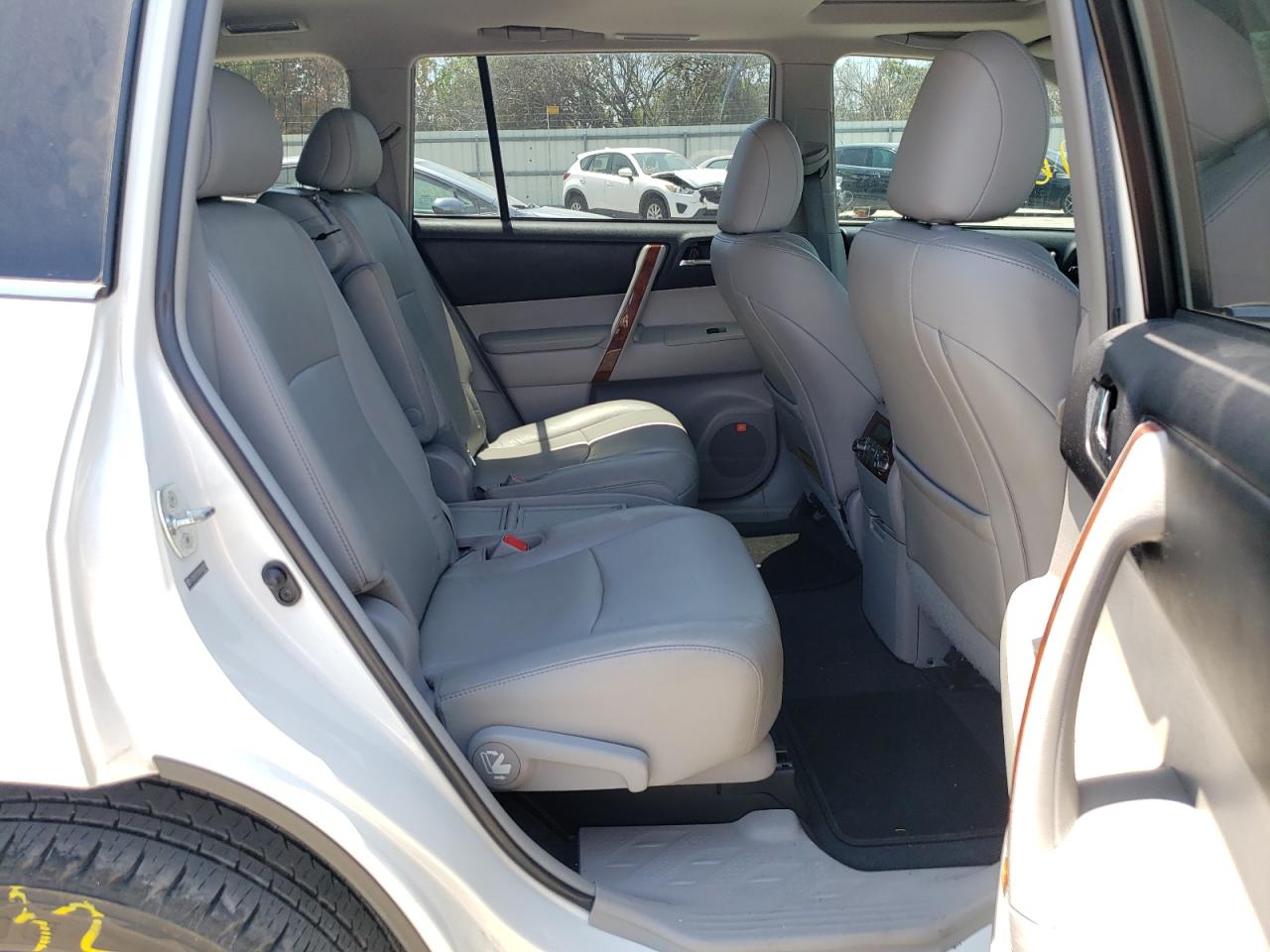 Photo 6 from auction – 2011 TOYOTA HIGHLANDER with VIN 5TDYK3EH3BS049206