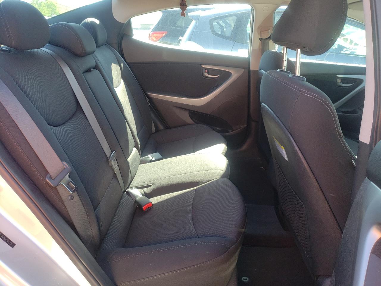 Photo 6 from auction – 2016 HYUNDAI ELANTRA SE with VIN 5NPDH4AE9GH729705