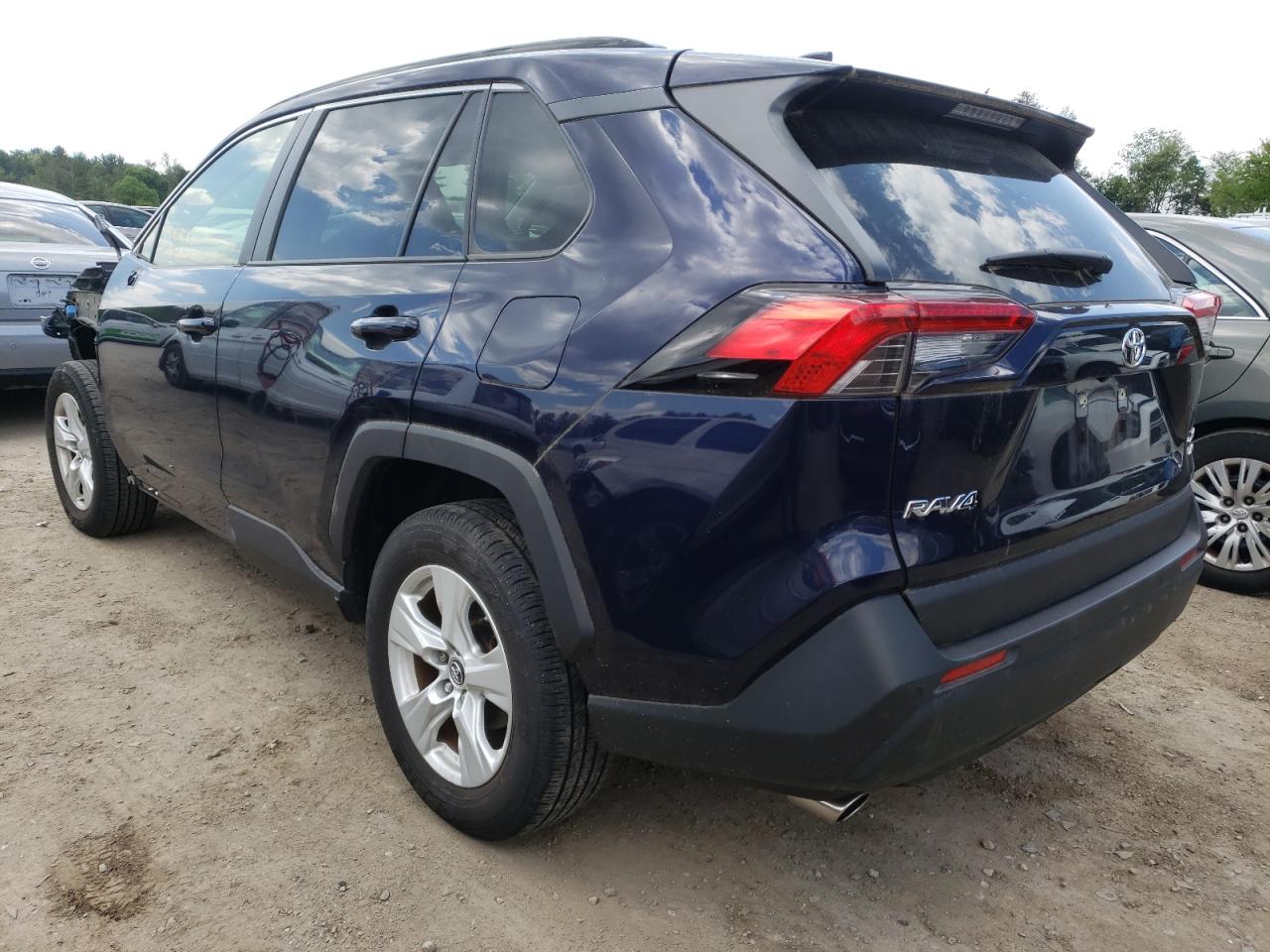 Photo 3 from auction – 2019 TOYOTA RAV4 XLE with VIN JTMP1RFV0KD506894