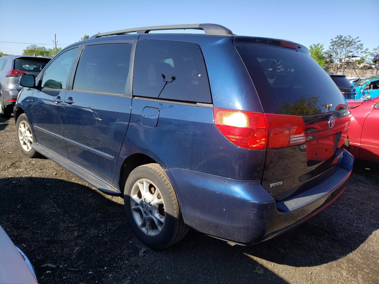Photo 3 from auction – 2004 TOYOTA SIENNA LE with VIN 5TDBA23C34S003050