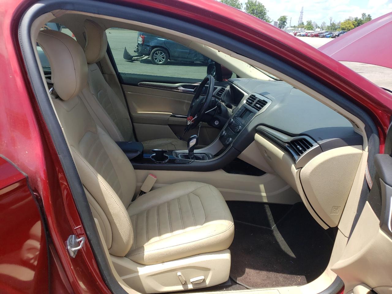Photo 5 from auction – 2014 FORD FUSION SE with VIN 3FA6P0H94ER319813