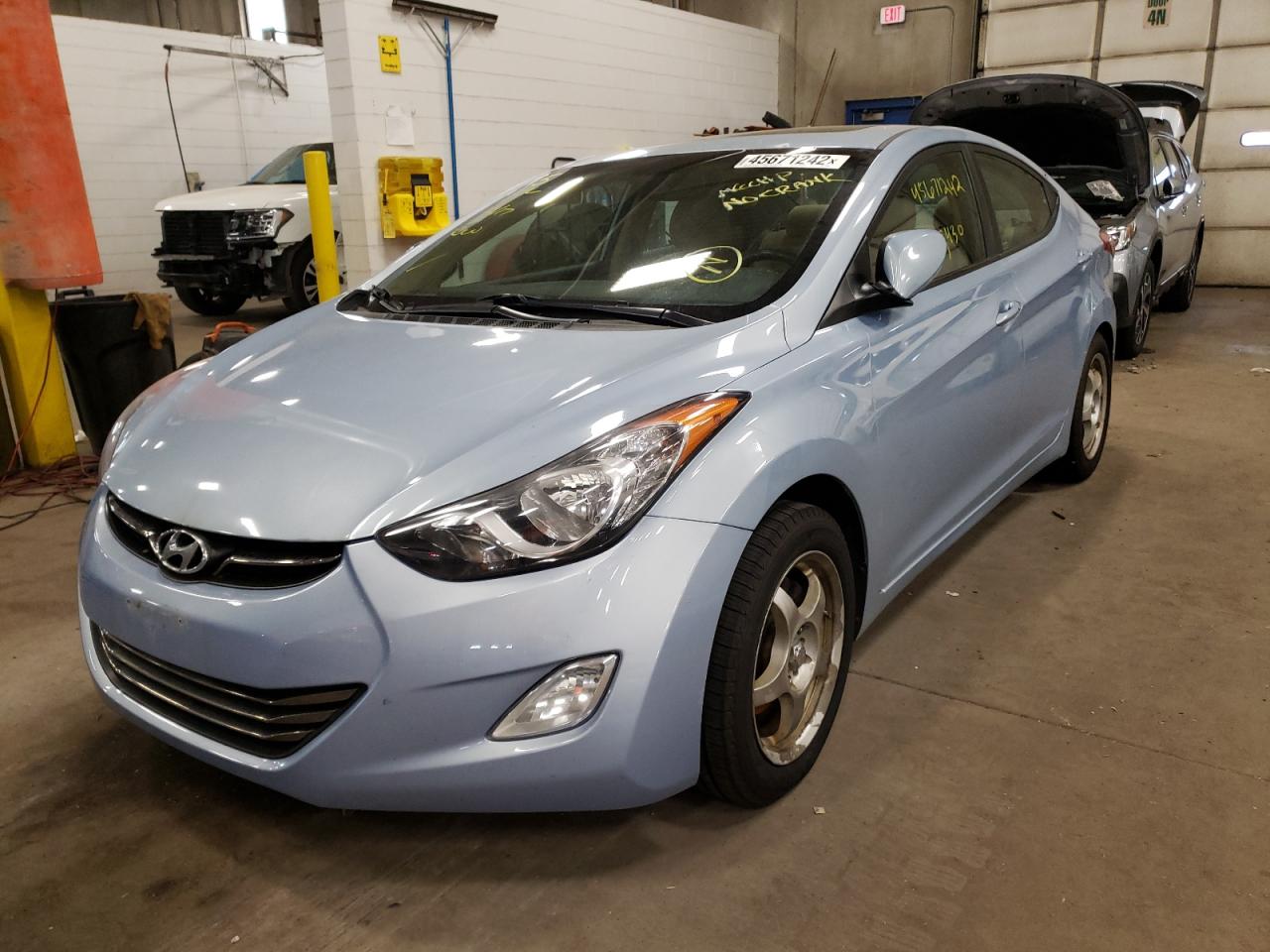 Photo 2 from auction – 2012 HYUNDAI ELANTRA GL with VIN KMHDH4AE2CU357085
