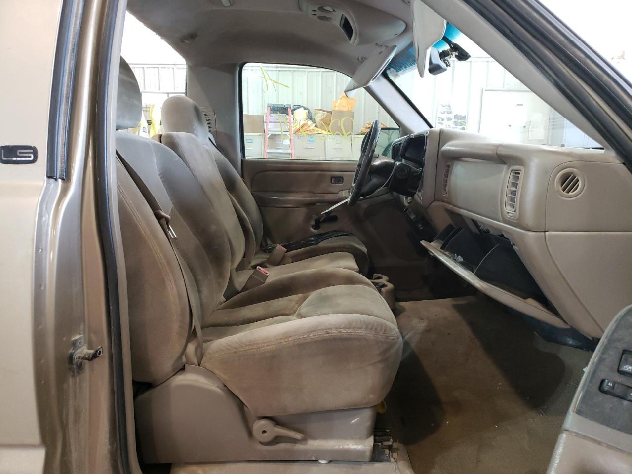Photo 5 from auction – 2004 CHEVROLET SILVERADO with VIN 1GCHK24U84E124113