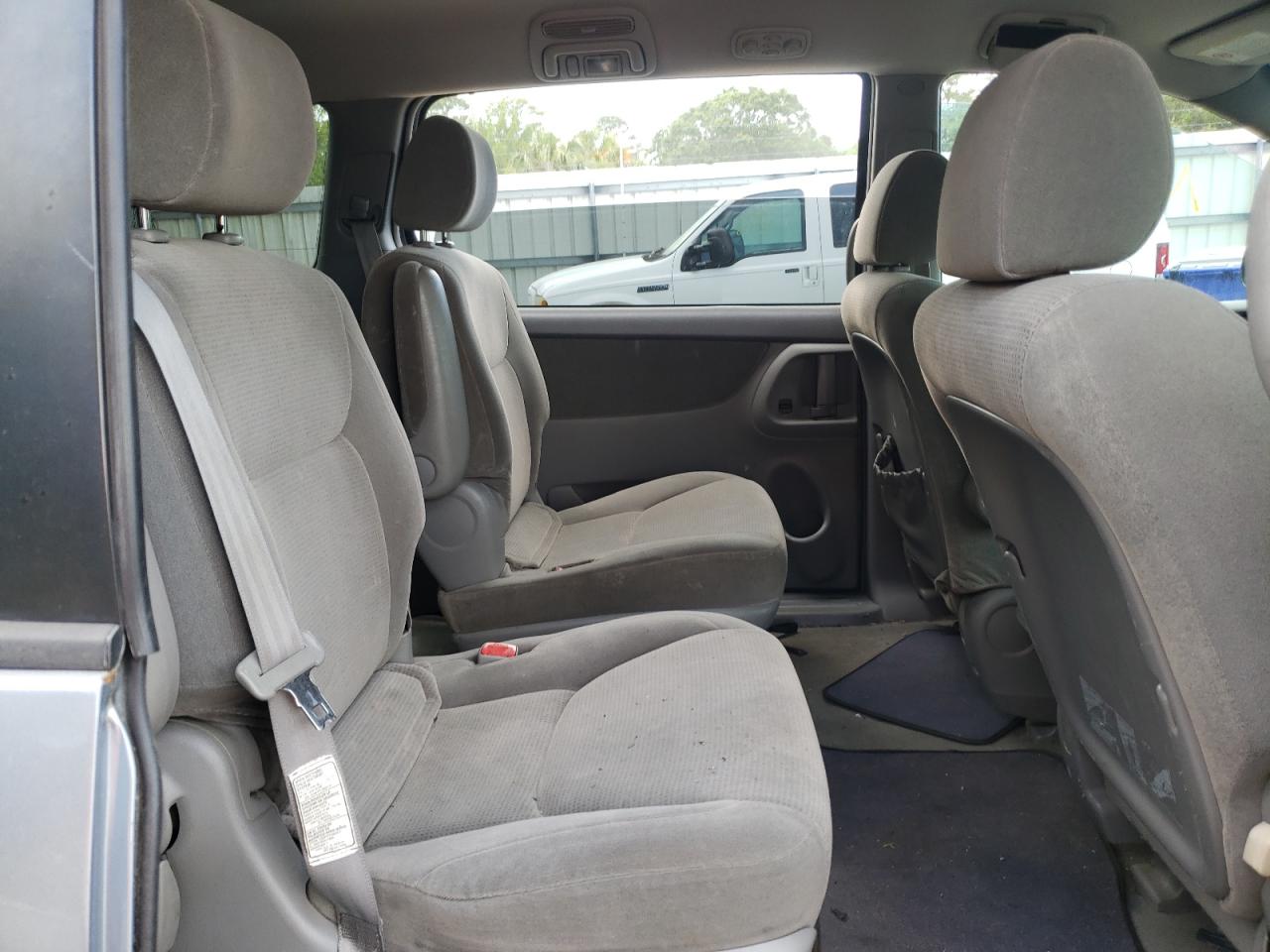 Photo 6 from auction – 2004 TOYOTA SIENNA CE with VIN 5TDZA23C84S082102