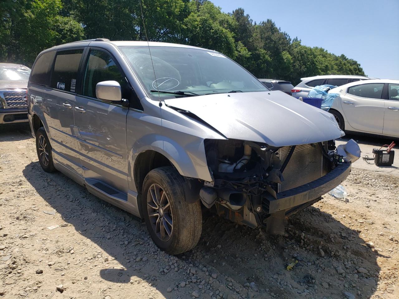 DODGE GRAND CARA 2017 with VIN 2C4RDGCG5HR706833 - Photo from auction