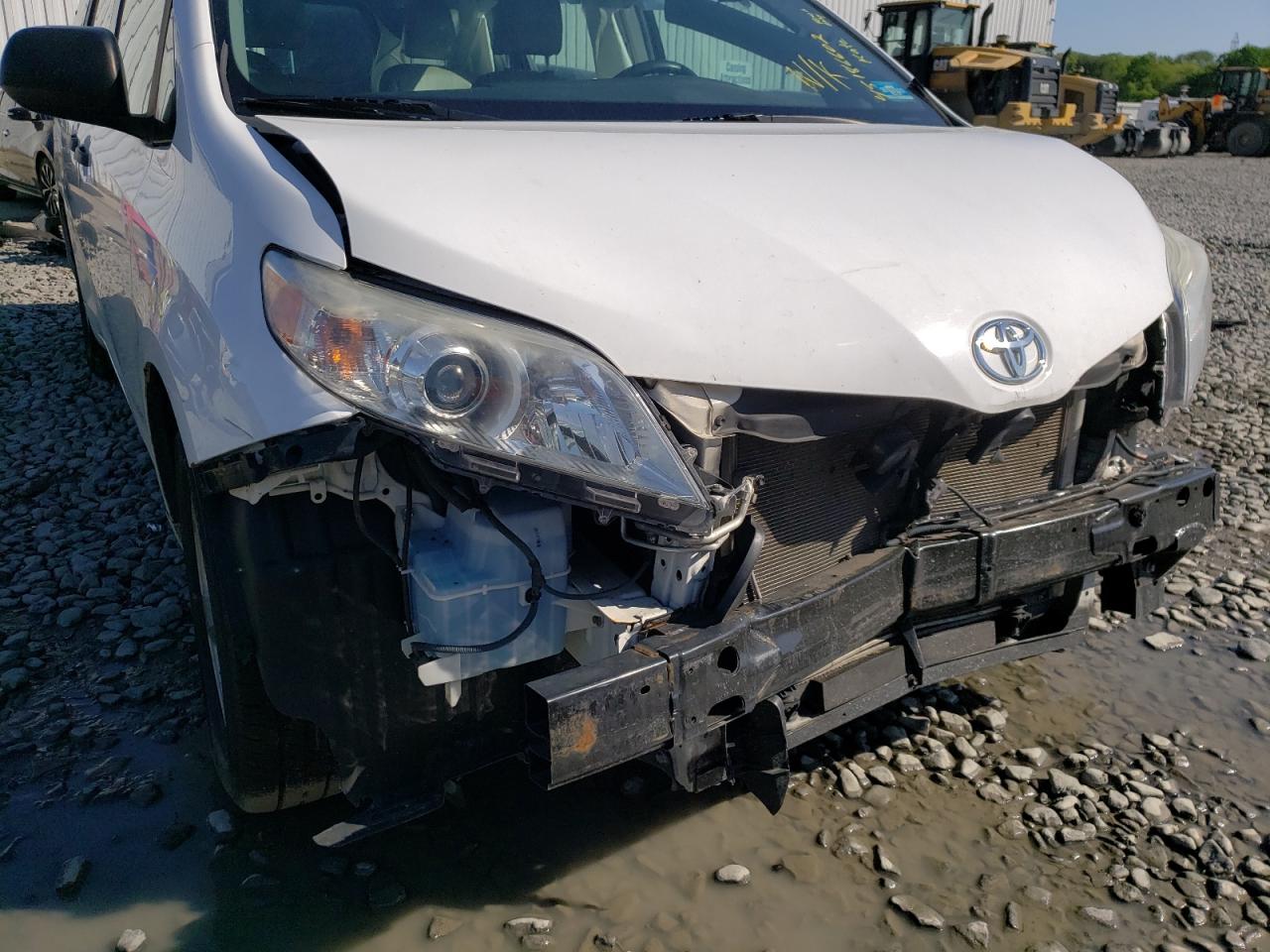 Photo 9 from auction – 2015 TOYOTA SIENNA with VIN 5TDZK3DC1FS634687