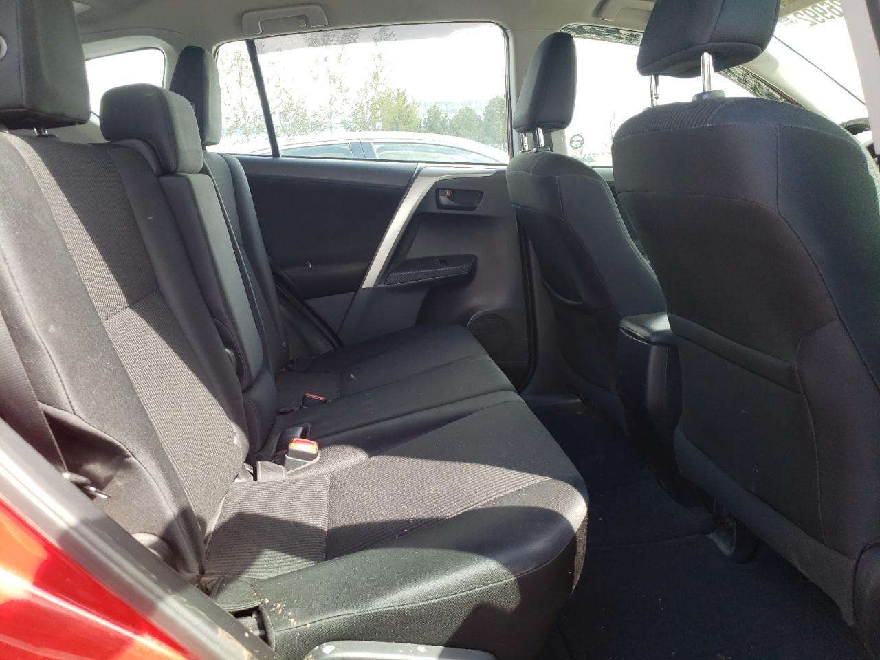 Photo 6 from auction – 2015 TOYOTA RAV4 LE with VIN 2T3ZFREV9FW131060