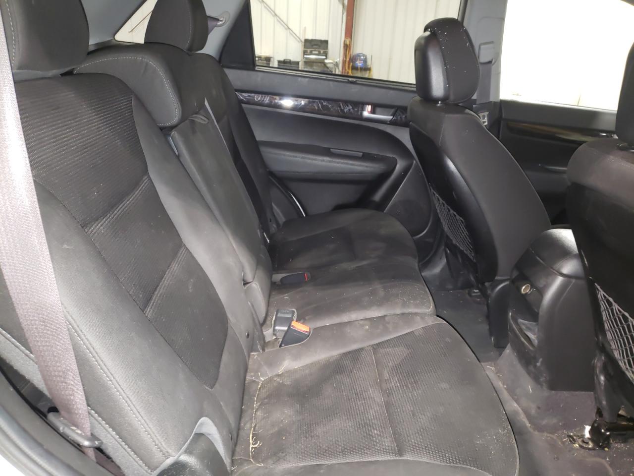 Photo 6 from auction – 2014 KIA SORENTO LX with VIN 5XYKTDA65EG467152