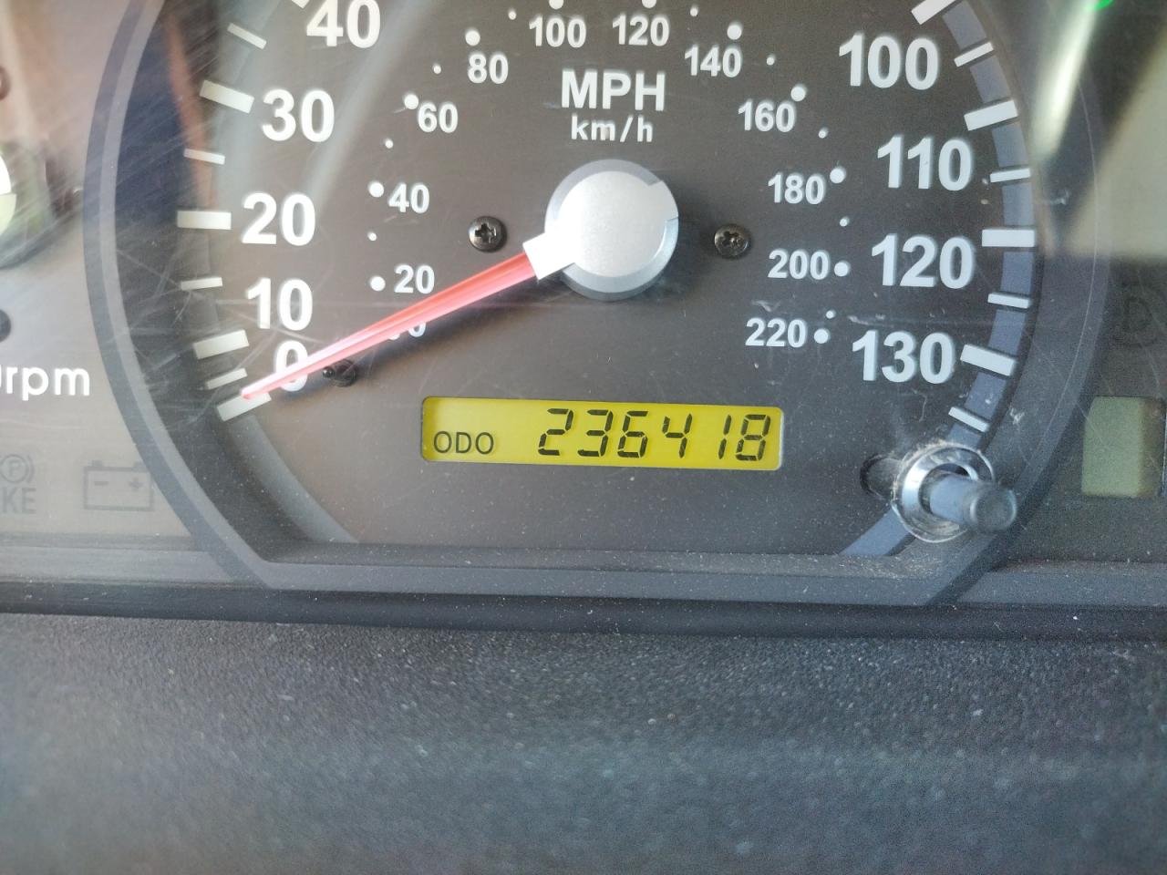 Photo 8 from auction – 2006 KIA SORENTO EX with VIN KNDJD733865566670