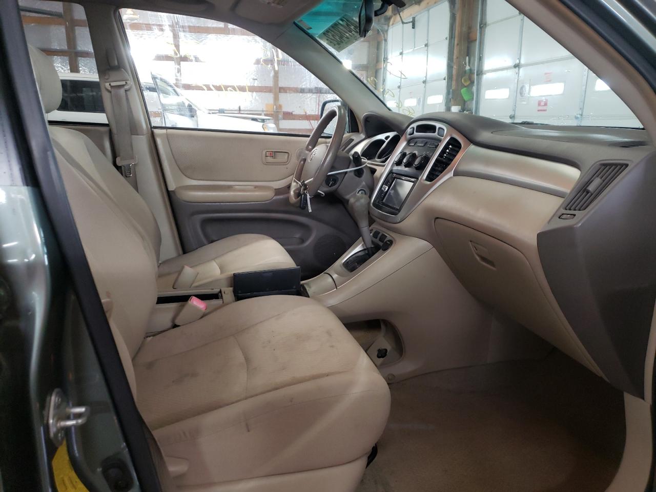 Photo 5 from auction – 2005 TOYOTA HIGHLANDER with VIN JTEDP21A750086913