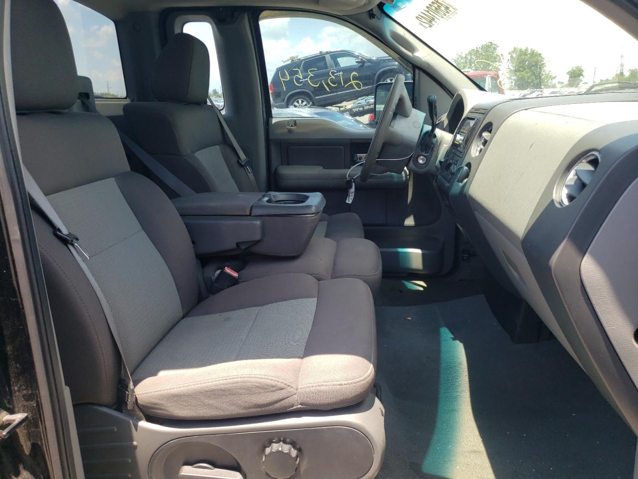 Photo 5 from auction – 2005 FORD F150 with VIN 1FTRF12W55NB50399