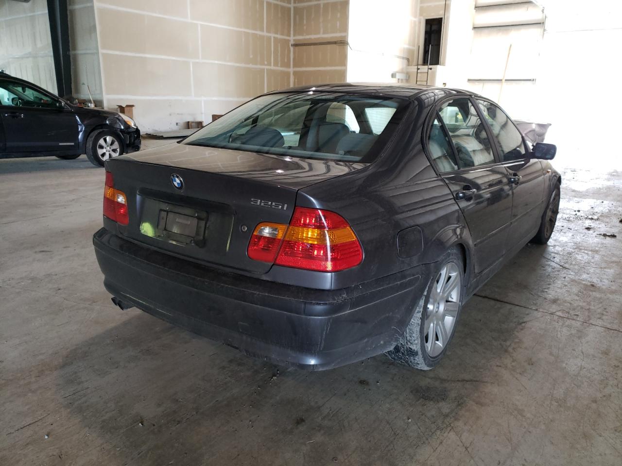Photo 14 from auction – 2002 BMW 325 I with VIN WBAET37432NG82739