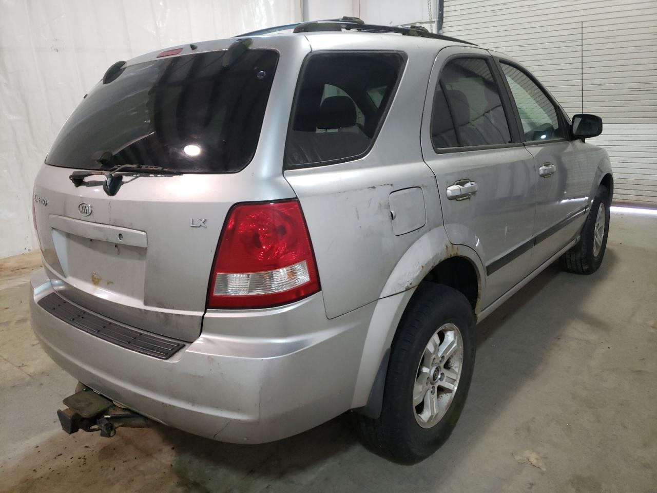 Photo 4 from auction – 2004 KIA SORENTO EX with VIN KNDJC733445229607