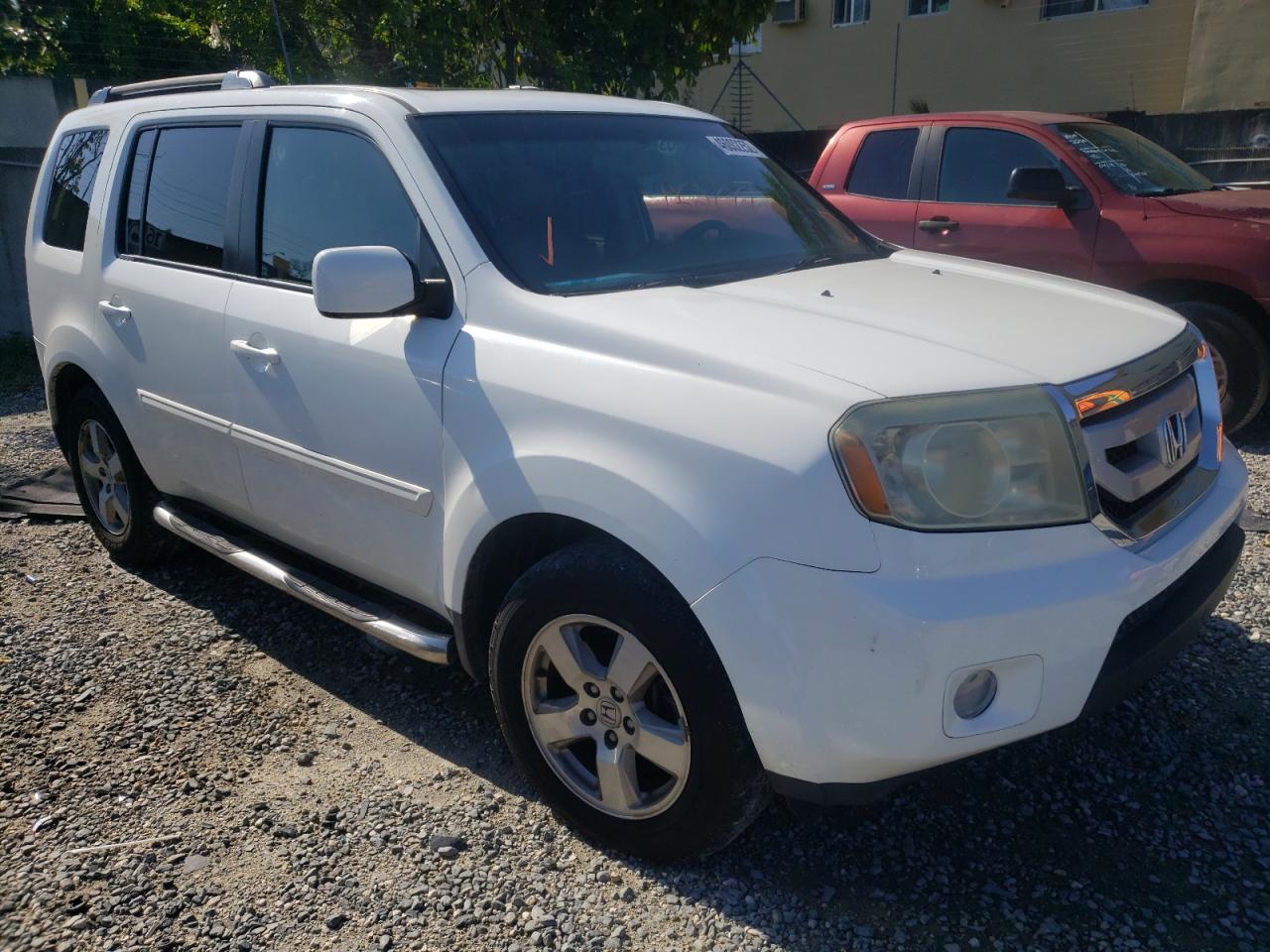 HONDA PILOT EXL 2011 with VIN 5FNYF3H51BB006882 - Photo from auction