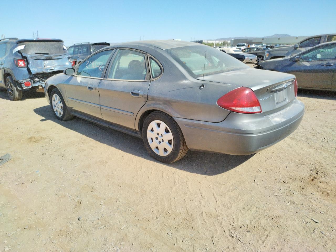 Photo 3 from auction – 2005 FORD TAURUS SE with VIN 1FAHP53U05A185670