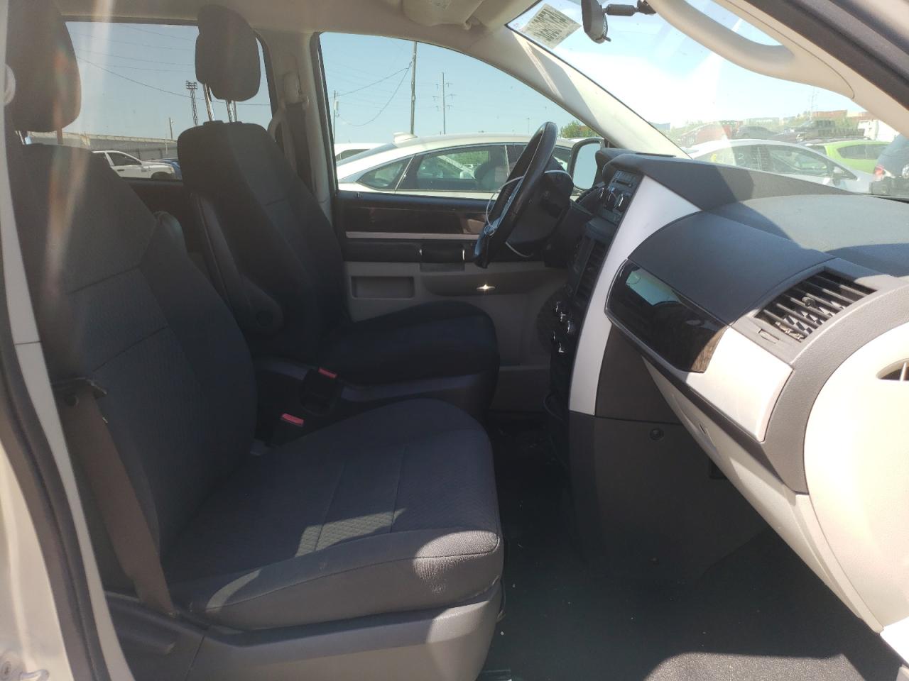 Photo 5 from auction – 2010 DODGE GRAND CARA with VIN 2D4RN5D15AR288486