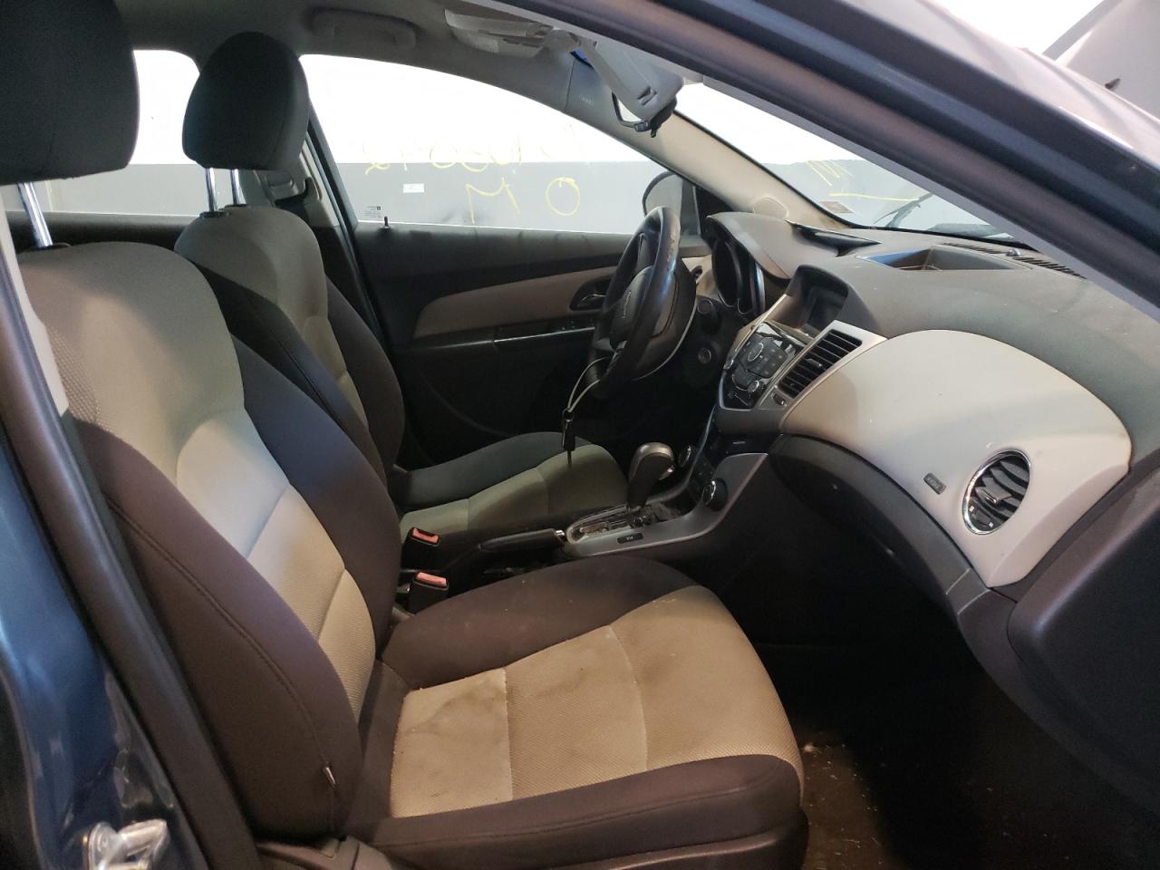 Photo 5 from auction – 2012 CHEVROLET CRUZE LS with VIN 1G1PC5SH3C7266283