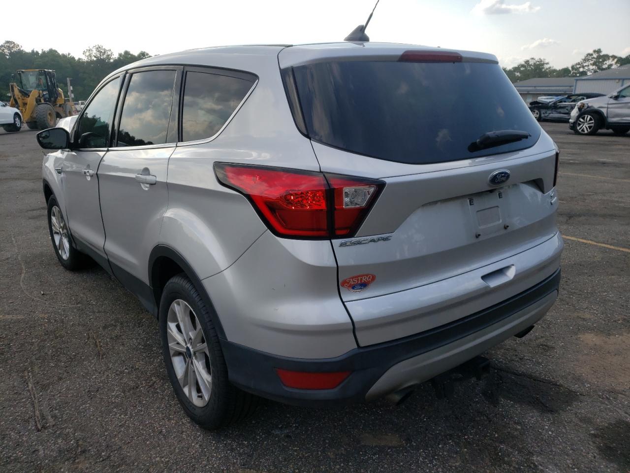 Photo 3 from auction – 2019 FORD ESCAPE SE with VIN 1FMCU0GD3KUB20943