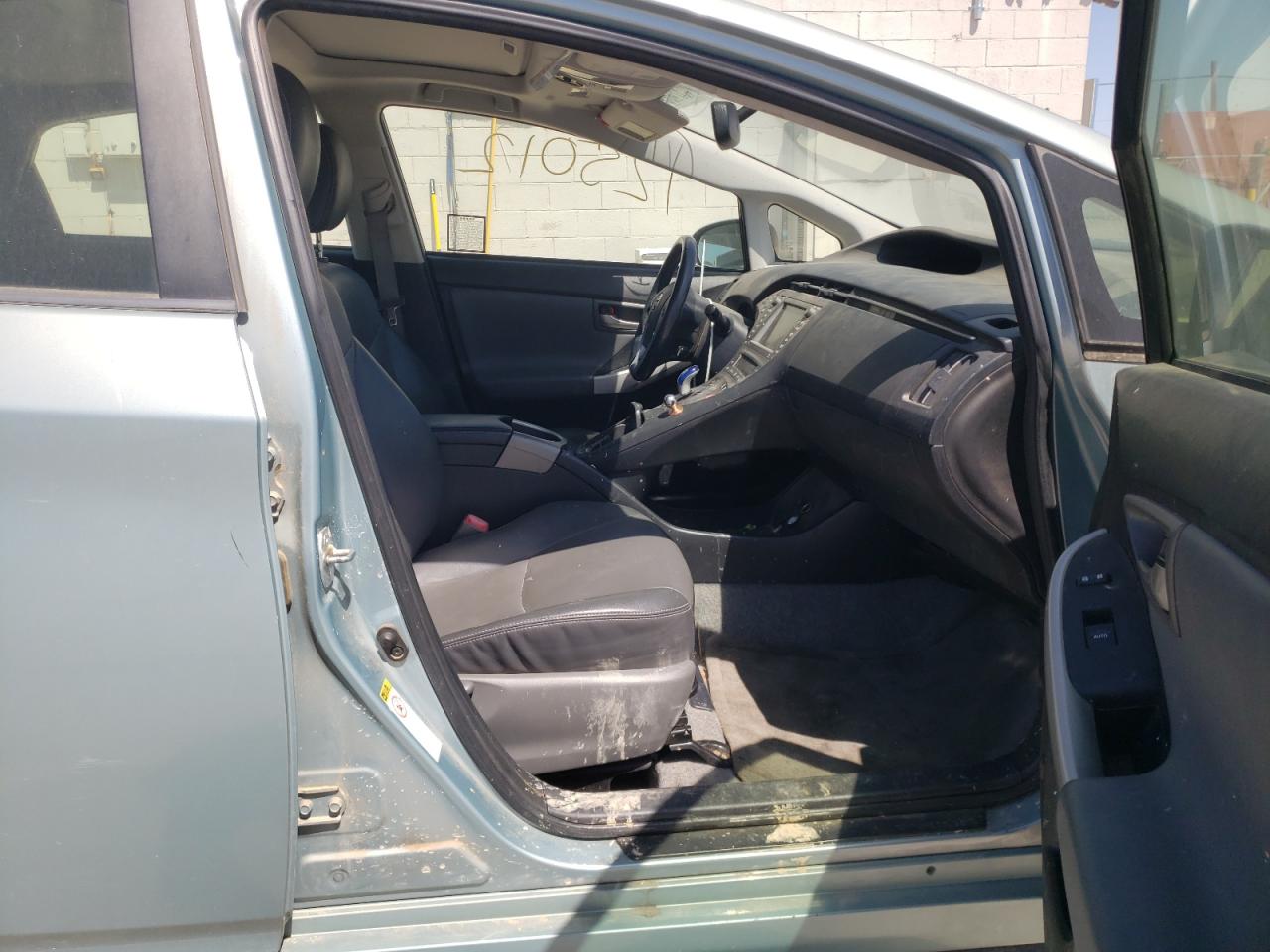 Photo 5 from auction – 2013 TOYOTA PRIUS with VIN JTDKN3DU7D5569901