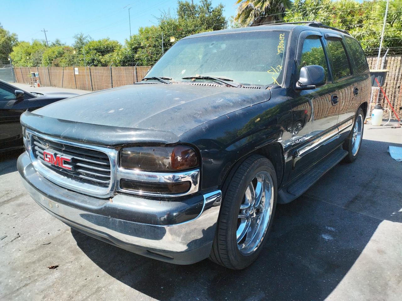 Photo 2 from auction – 2003 GMC YUKON with VIN 1GKEC13T23J122872