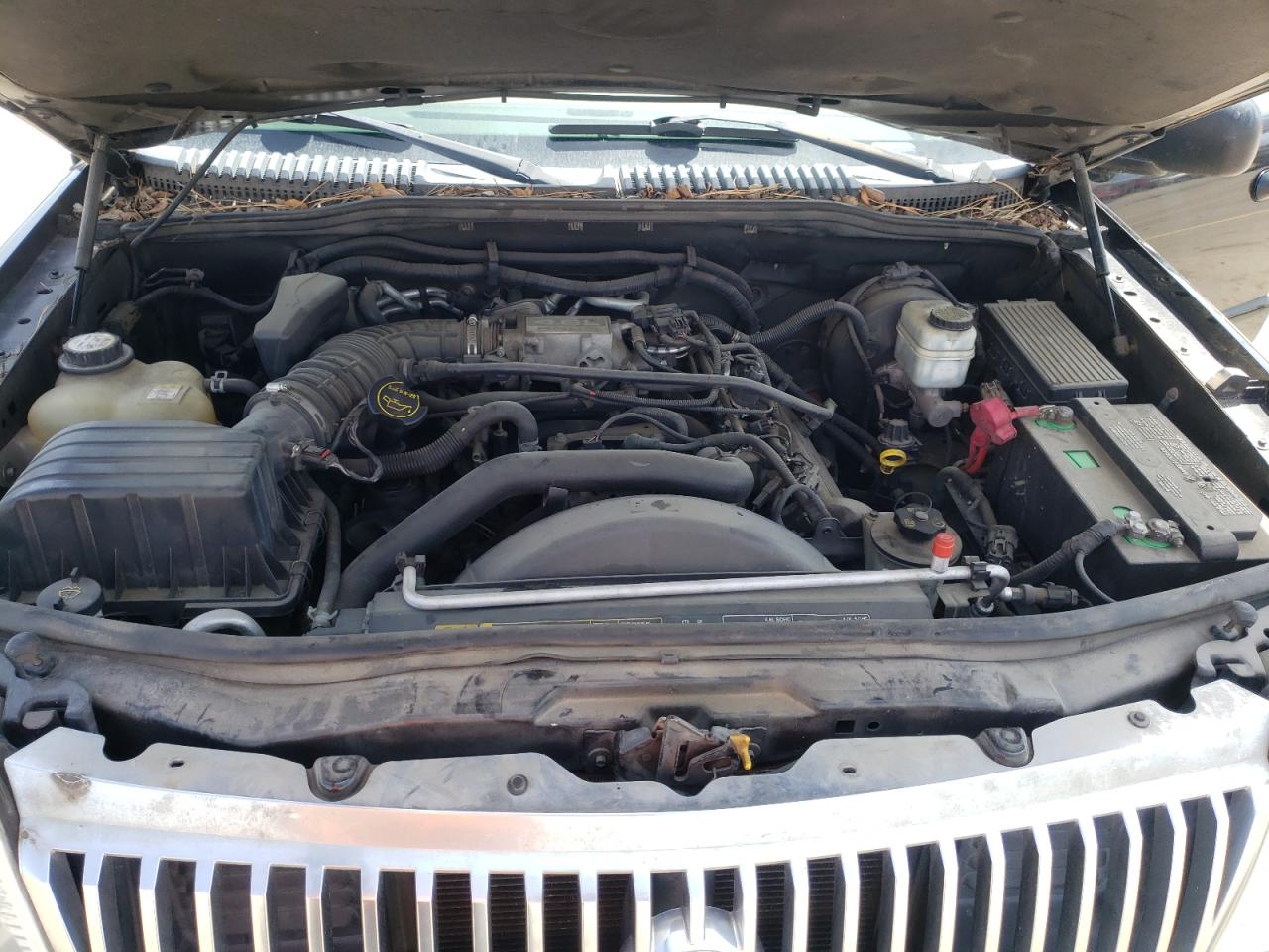 Photo 7 from auction – 2005 MERCURY MOUNTAINEE with VIN 4M2DU86W95ZJ26645