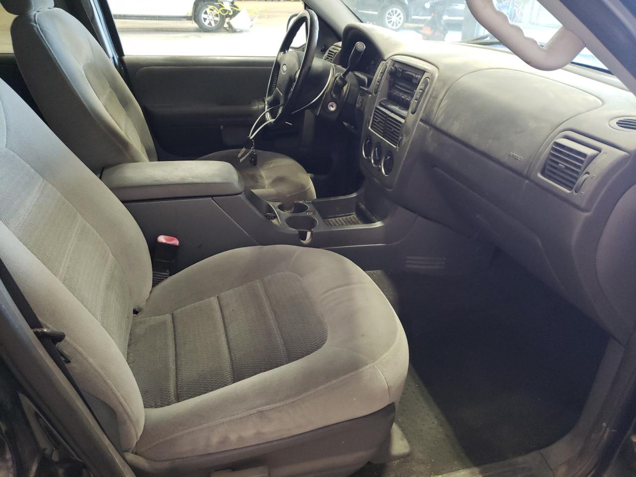 Photo 5 from auction – 2005 FORD EXPLORER X with VIN 1FMDU73K95ZA09631
