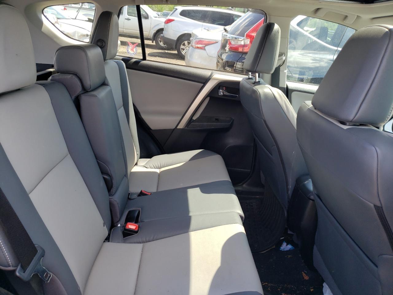 Photo 6 from auction – 2015 TOYOTA RAV4 LIMIT with VIN 2T3DFREV6FW376781