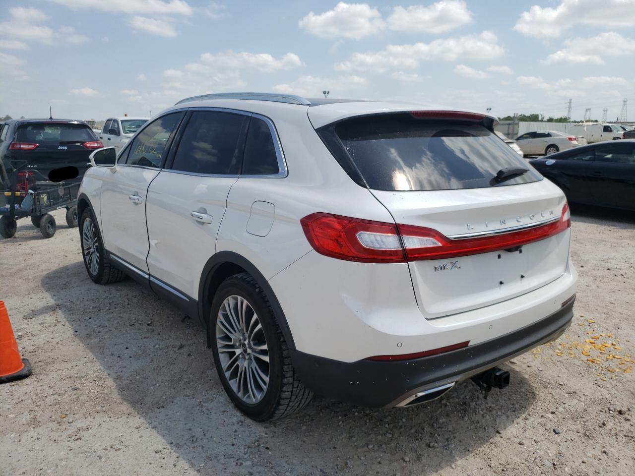 Photo 3 from auction – 2016 LINCOLN MKX RESERV with VIN 2LMTJ6LR8GBL57488