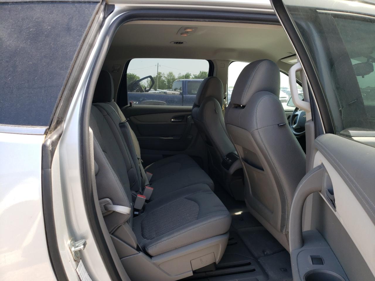 Photo 6 from auction – 2017 CHEVROLET TRAVERSE L with VIN 1GNKVGKD6HJ339295