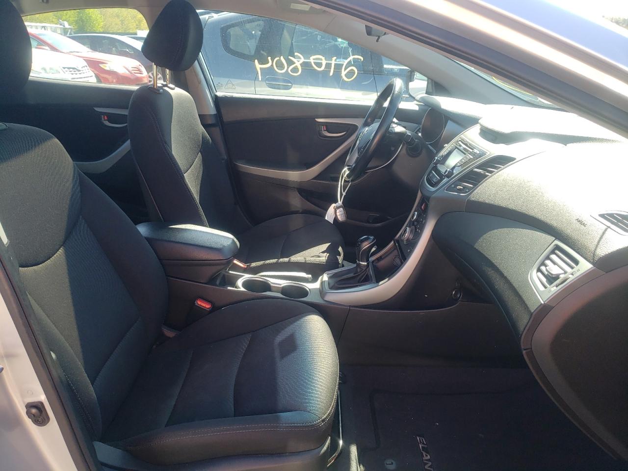 Photo 5 from auction – 2016 HYUNDAI ELANTRA SE with VIN 5NPDH4AE9GH729705