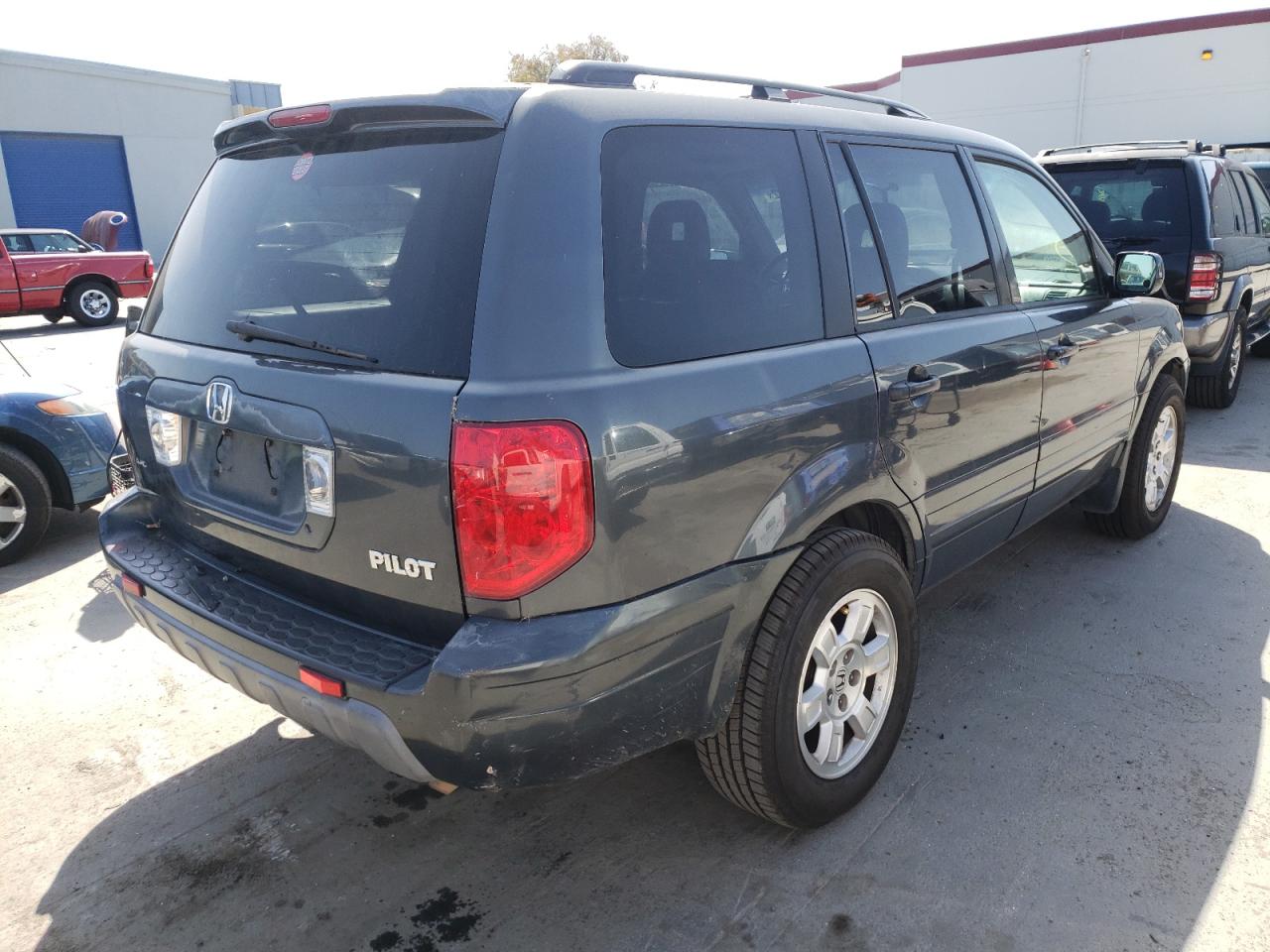 Photo 17 from auction – 2005 HONDA PILOT EXL with VIN 2HKYF18675H509934