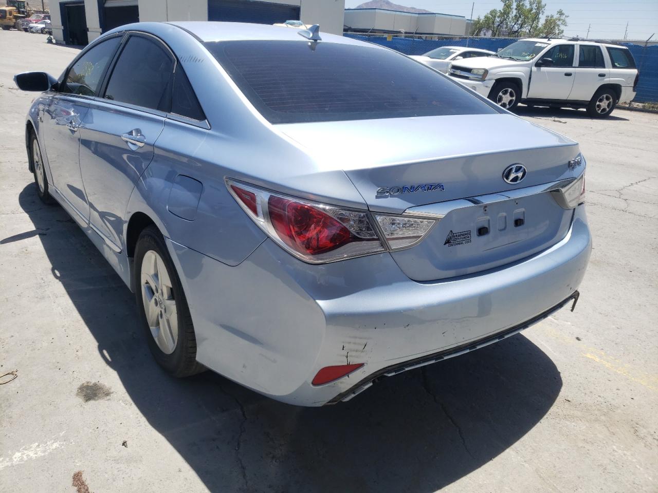 Photo 3 from auction – 2011 HYUNDAI SONATA HYB with VIN KMHEC4A41BA017579