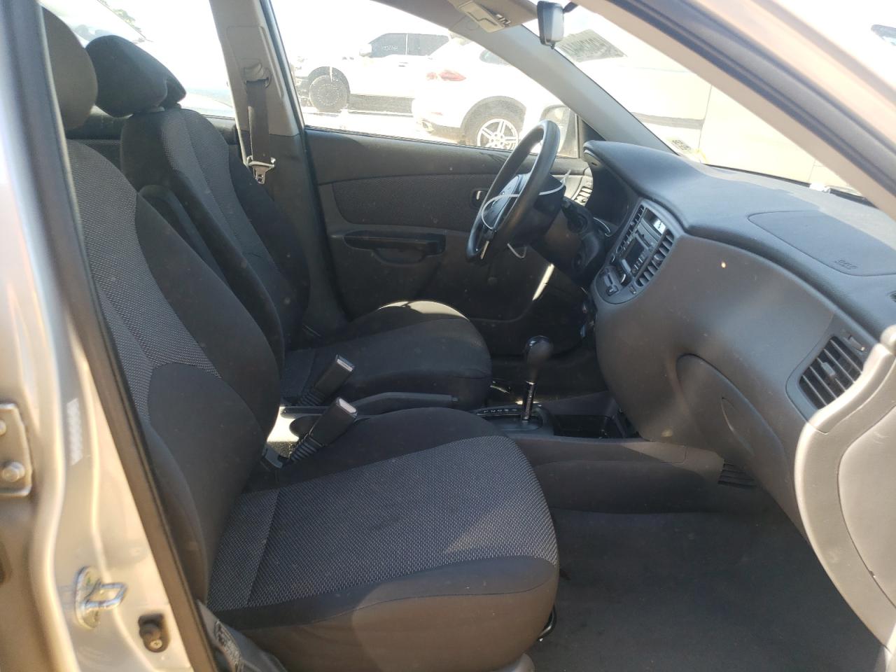 Photo 5 from auction – 2011 KIA RIO BASE with VIN KNADH4A30B6738176