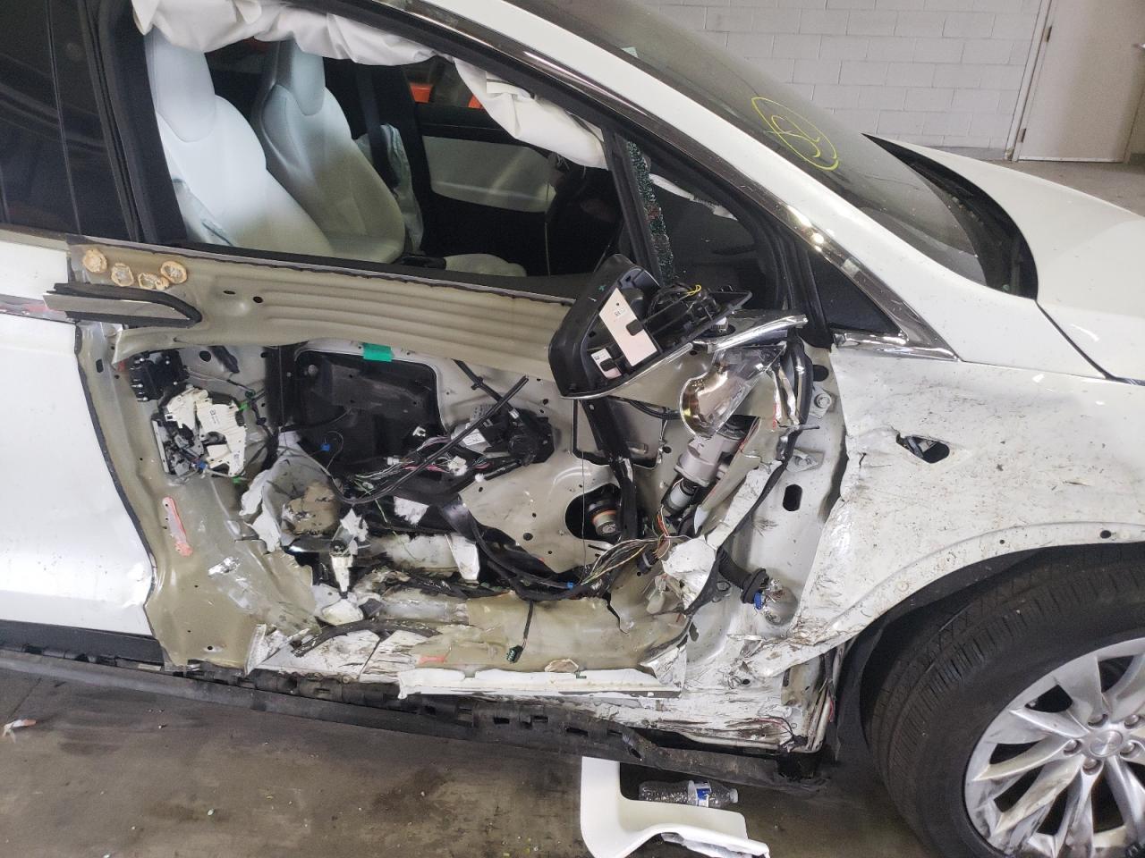 Photo 9 from auction – 2018 TESLA MODEL X with VIN 5YJXCAE23JF090642