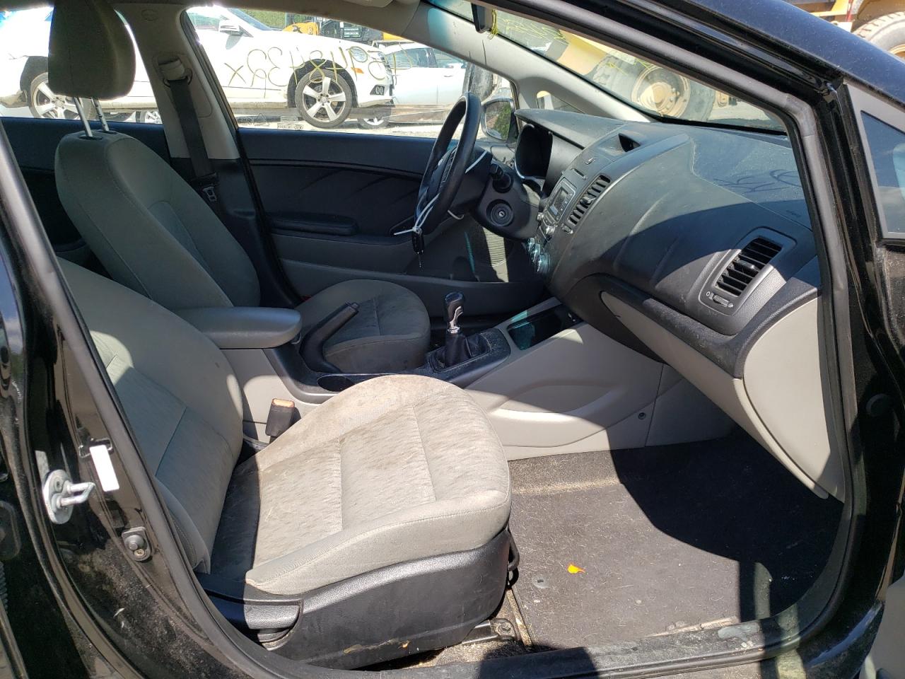 Photo 5 from auction – 2016 KIA FORTE LX with VIN KNAFK4A69G5522599
