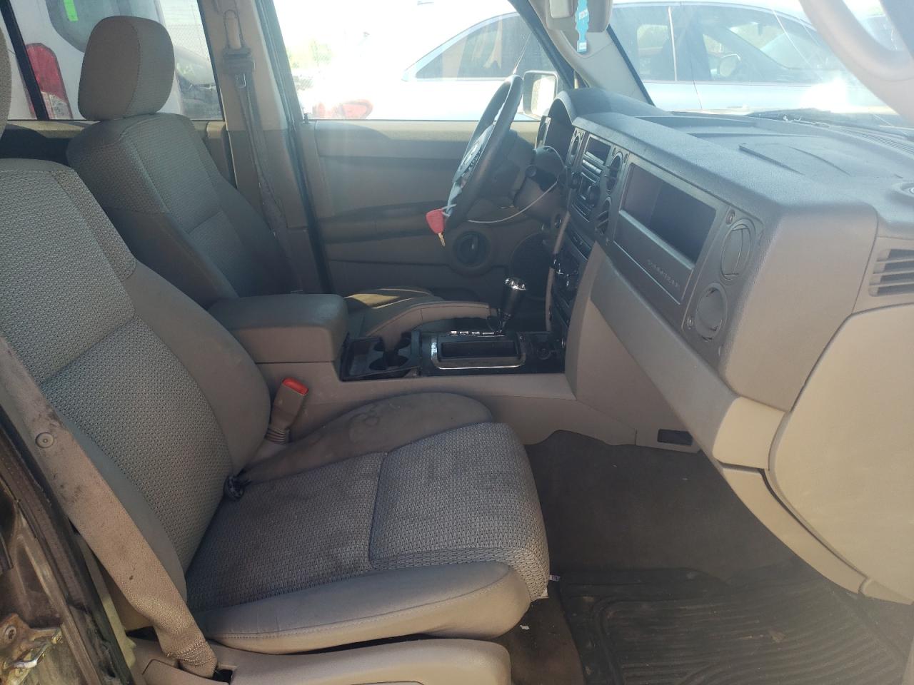 Photo 5 from auction – 2006 JEEP COMMANDER with VIN 1J8HG48K06C156311