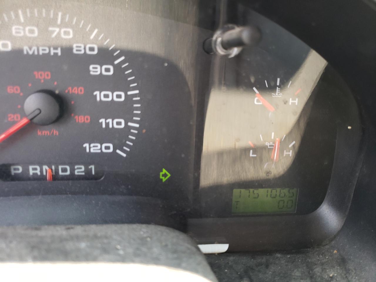 Photo 8 from auction – 2005 FORD F150 with VIN 1FTRX12W15FA37153