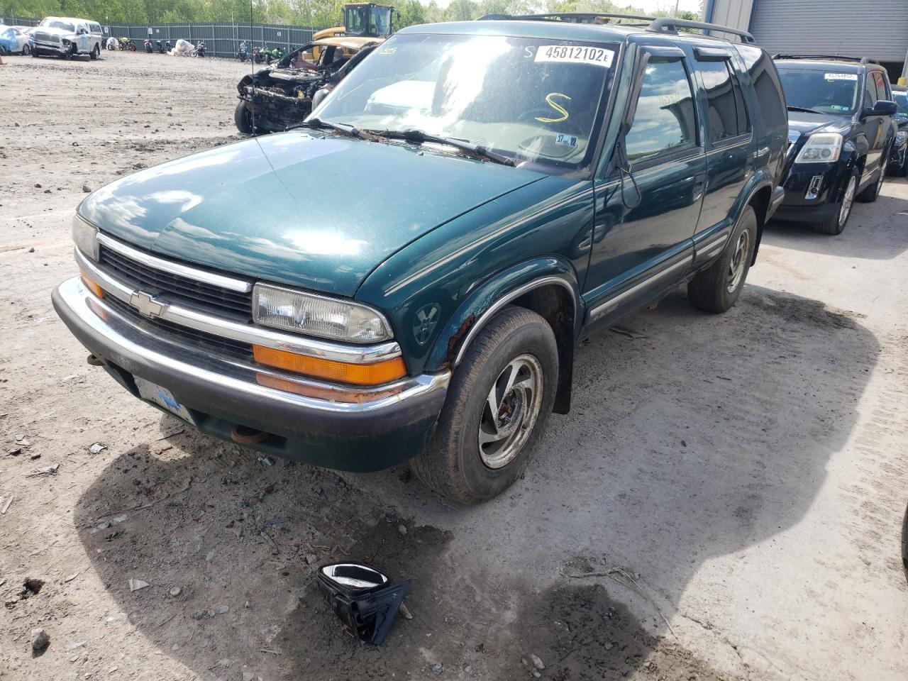 Photo 2 from auction – 1998 CHEVROLET TRAILBLAZE with VIN 1GNDT13W2W2242016
