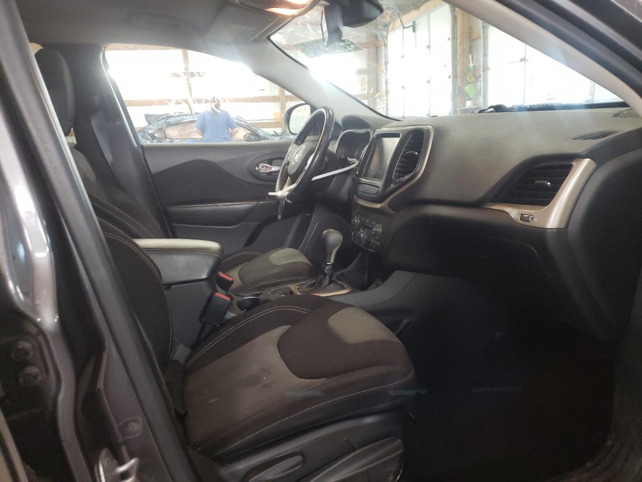 Photo 5 from auction – 2014 JEEP CHEROKEE L with VIN 1C4PJLCS5EW321160