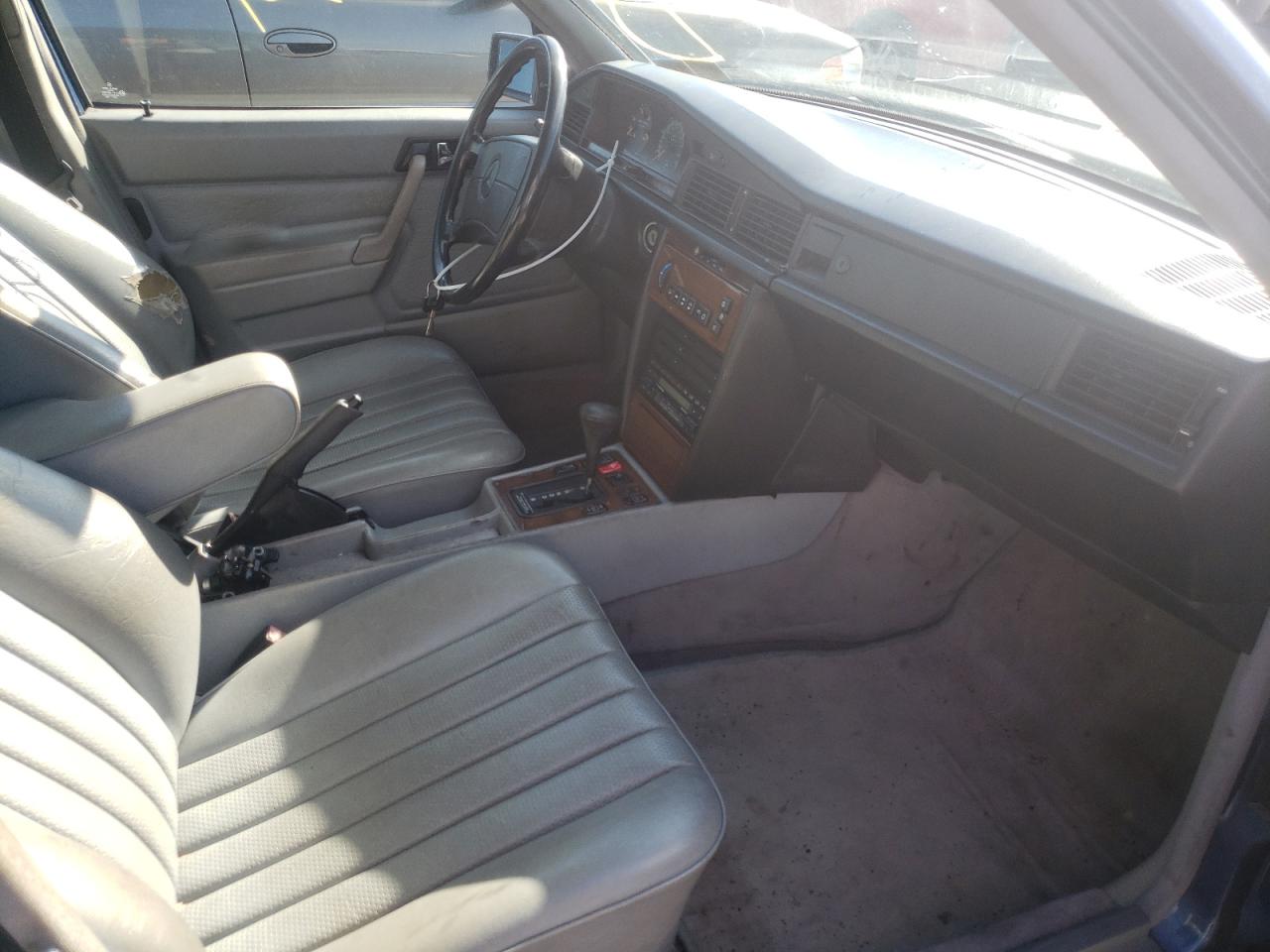 Photo 5 from auction – 1990 MERCEDES-BENZ 190 E 2.6 with VIN WDBDA29D8LF705399