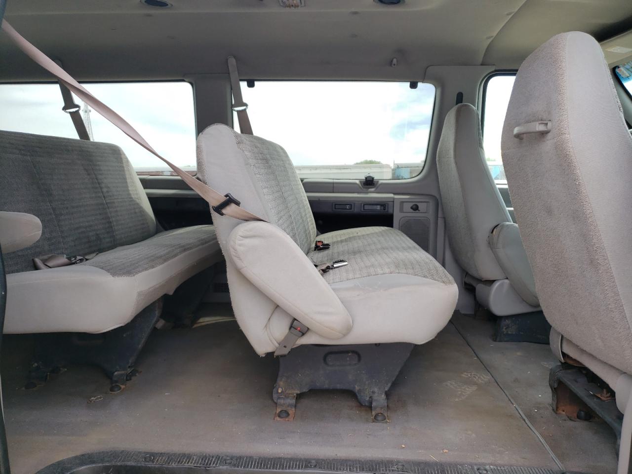 Photo 6 from auction – 2001 FORD ECONOLINE with VIN 1FBSS31S41HB46736