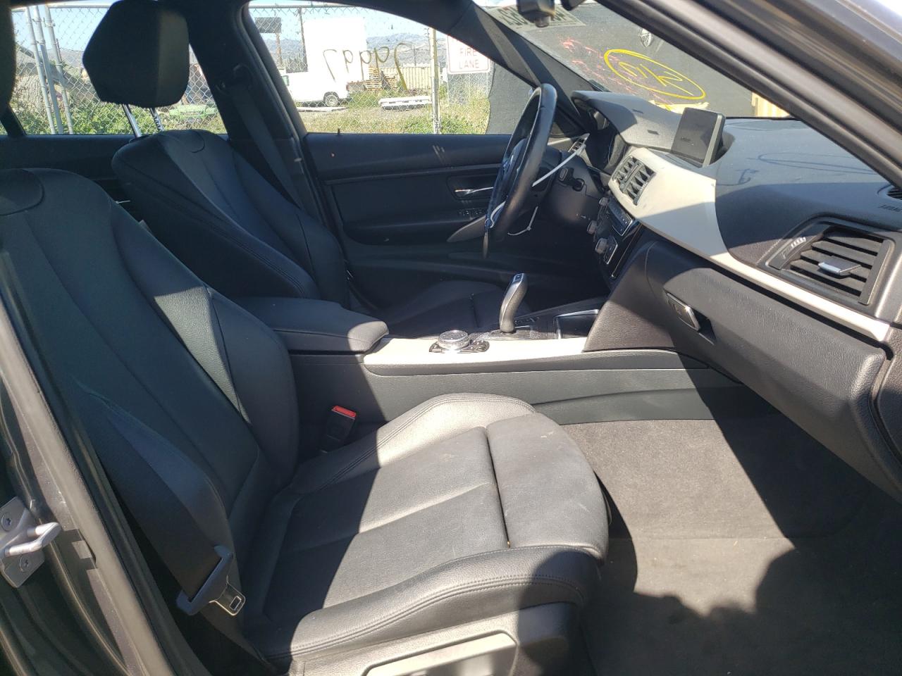 Photo 5 from auction – 2016 BMW 320 I with VIN WBA8E1G52GNT35668