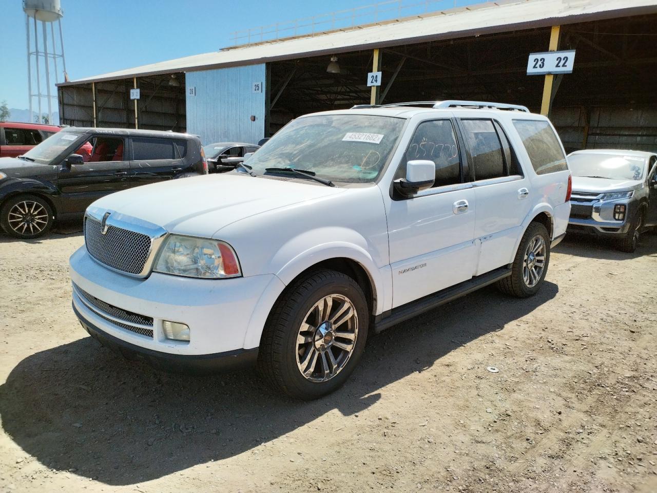 Photo 2 from auction – 2005 LINCOLN NAVIGATOR with VIN 5LMFU27525LJ06525
