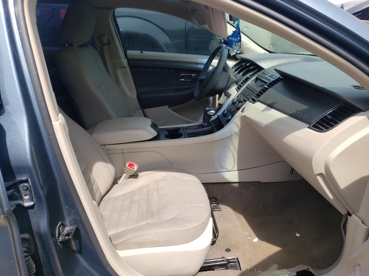 Photo 5 from auction – 2010 FORD TAURUS SE with VIN 1FAHP2DW2AG165815