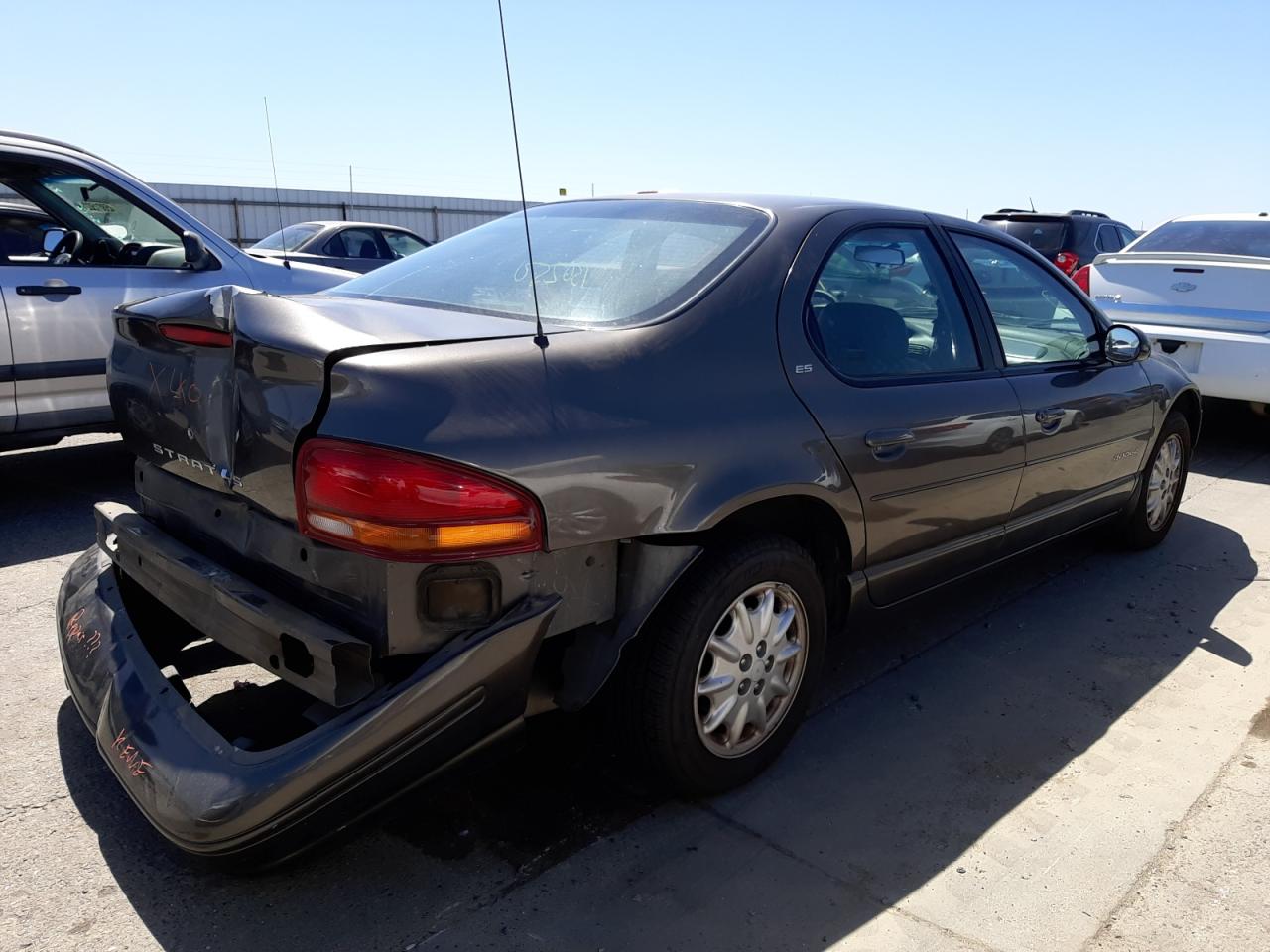 Photo 4 from auction – 2000 DODGE STRATUS ES with VIN 1B3EJ56H5YN295478