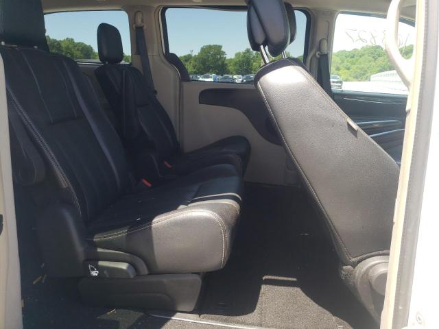 Photo 6 from auction – 2015 CHRYSLER TOWN & COU with VIN 2C4RC1BG3FR588148