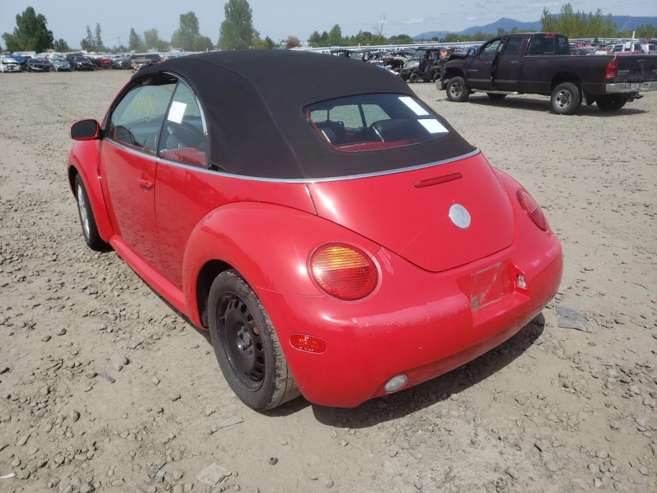 Photo 3 from auction – 2004 VOLKSWAGEN NEW BEETLE with VIN 3VWCM31Y84M333764
