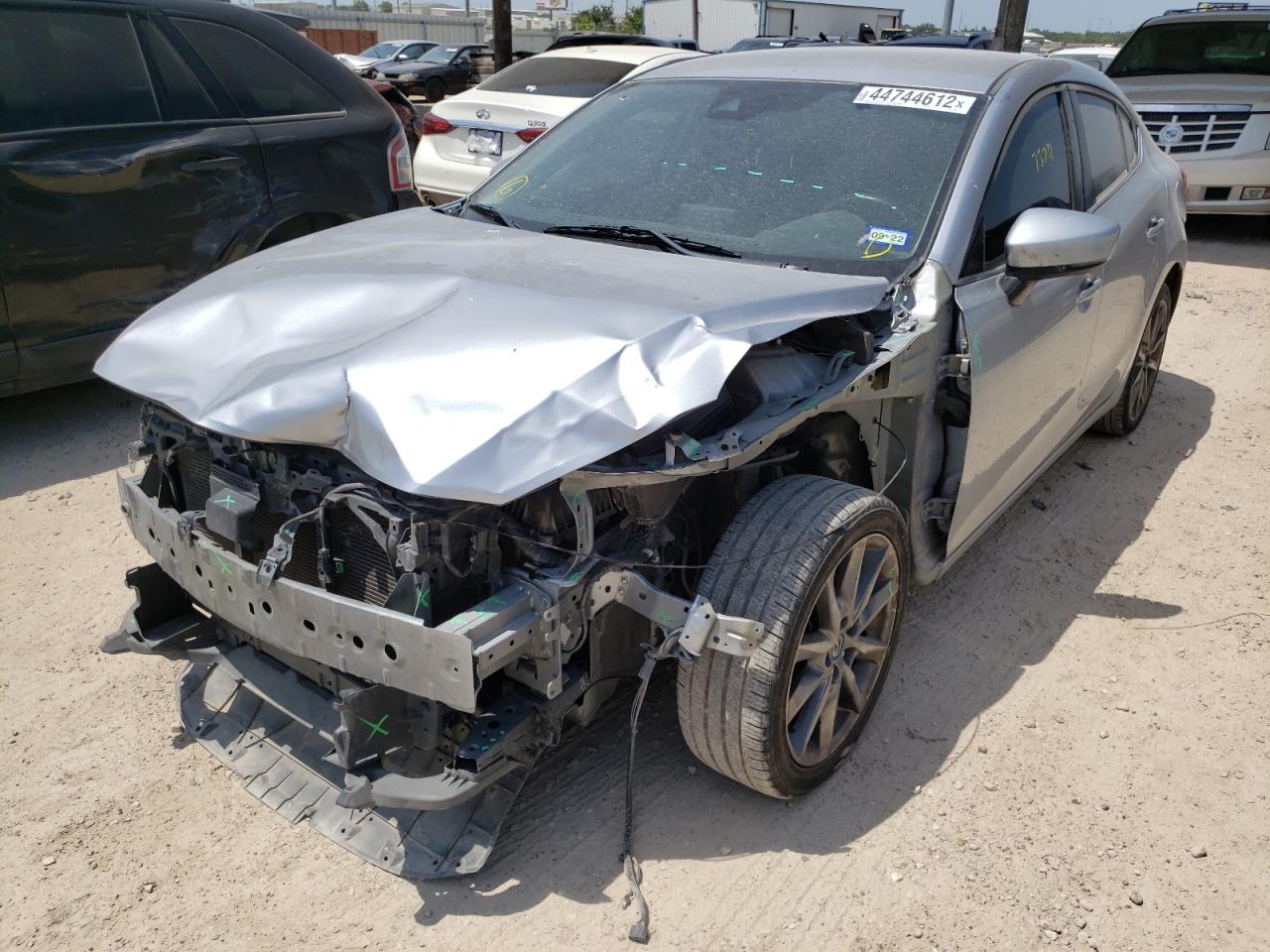 Photo 2 from auction – 2018 MAZDA 3 TOURING with VIN 3MZBN1V36JM180678