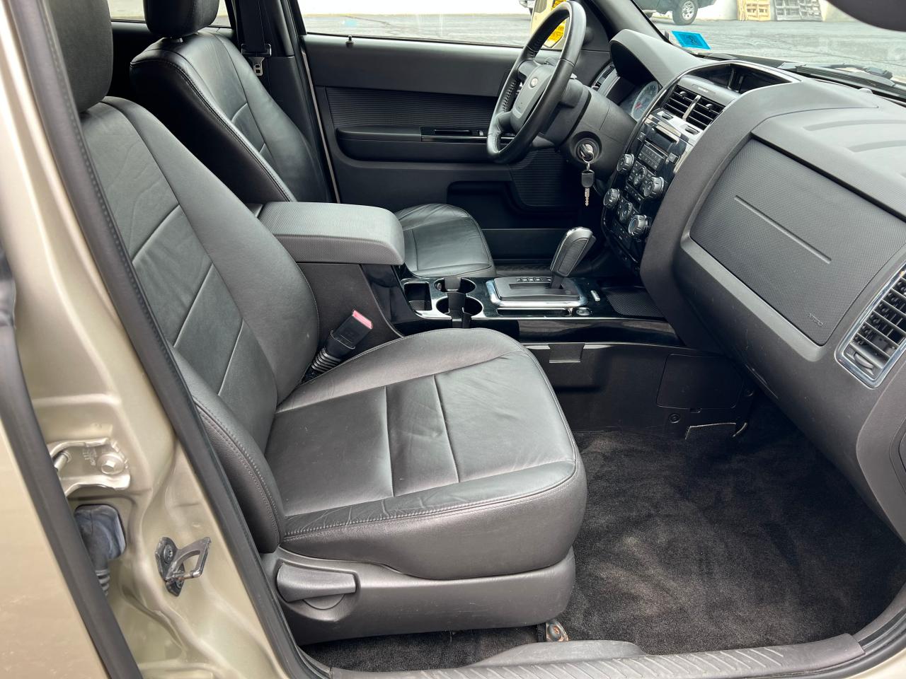 Zdjęcie 5 z aukcji – 2010 FORD ESCAPE LIM z VIN 1FMCU9EG8AKB07875